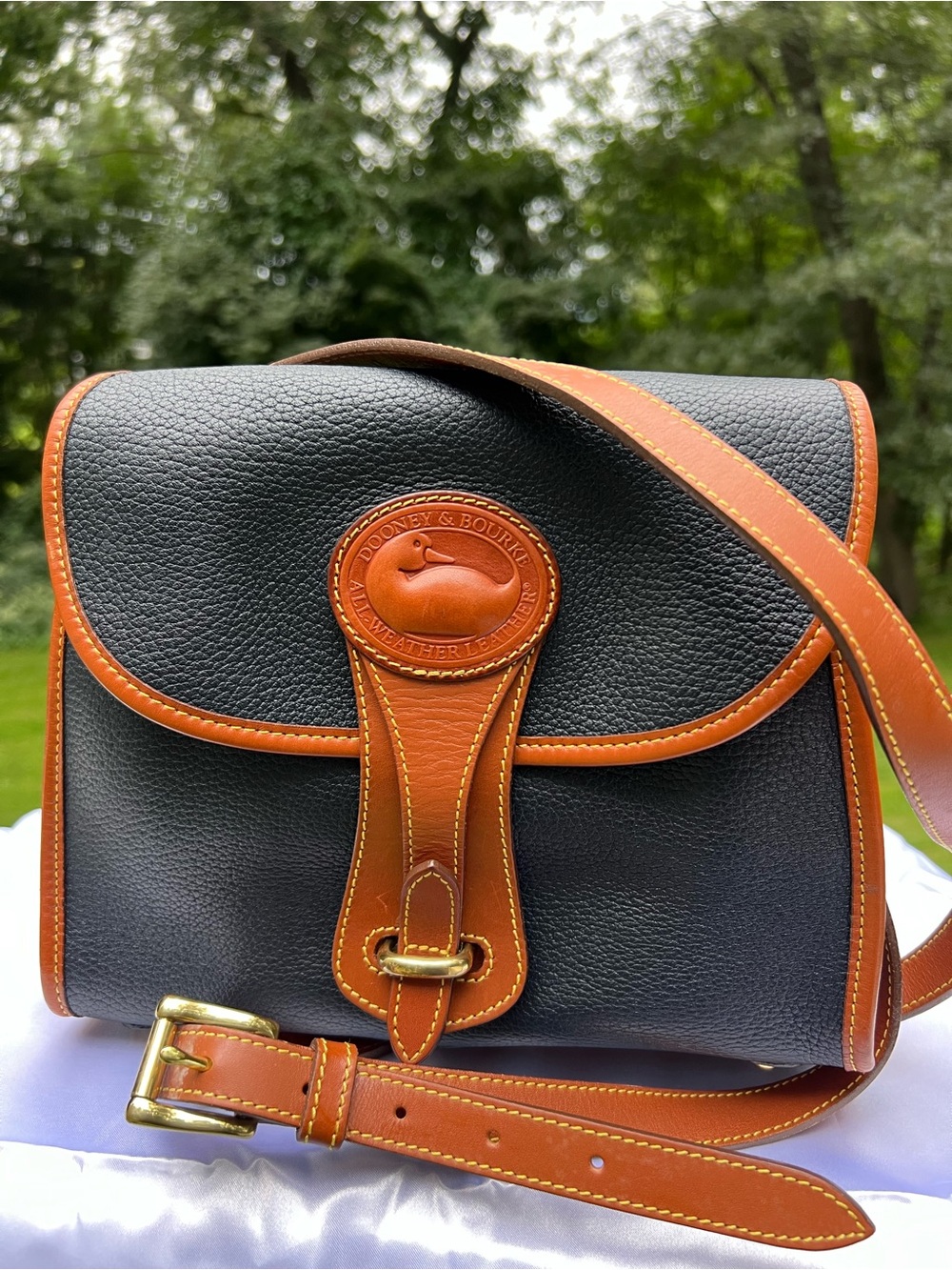 VINTAGE DOONEY AND BOURKE AWL ESSEX SHOULDER / CROSSBODY BAG